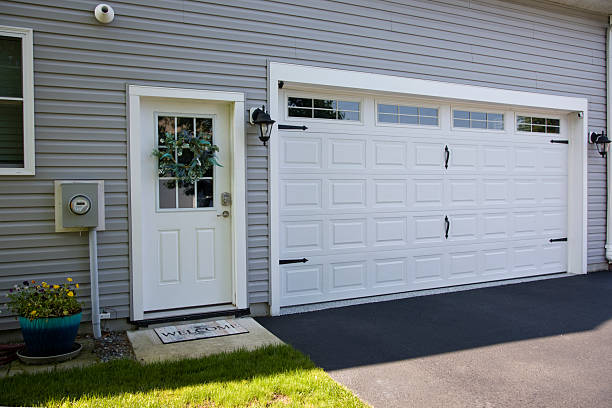 24/7 Emergency Garage Door Panel Replacement experts in Wendell, NC